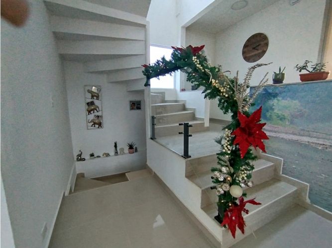 Casa de 5 alcobas en venta en Potrerito, Jamundí, 370 m² · foto 12 de 24