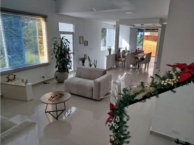 Casa de 5 alcobas en venta en Potrerito, Jamundí, 370 m² · foto 13 de 24