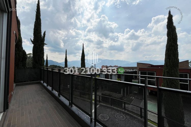 Casa de 4 alcobas en venta en El Esmeraldal, Envigado, 396 m² · foto 16 de 24