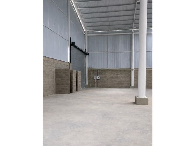 Bodega en arriendo en Caucaseco, Palmira, 2000 m² · foto 7 de 8