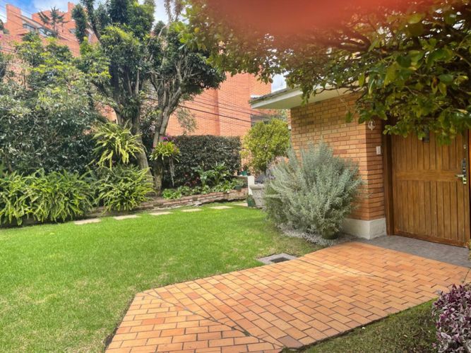 Casa de 4 alcobas en venta en Chicó Alto, Bogotá, 385 m² · foto 23 de 24