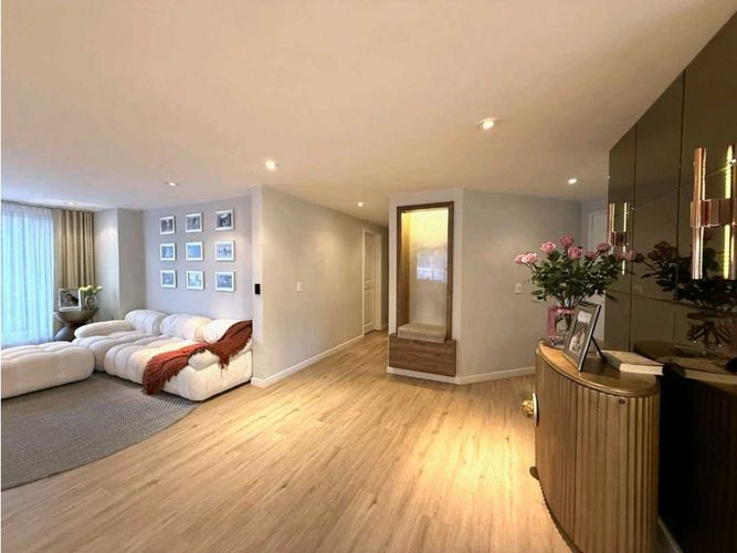 Apartamento de 3 alcobas en venta en Chicó Navarra, Bogotá, 190 m² · foto 4 de 21
