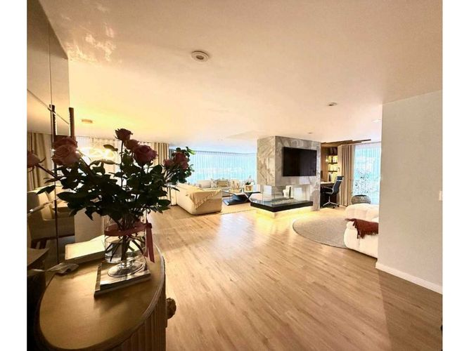 Apartamento de 3 alcobas en venta en Chicó Navarra, Bogotá, 190 m² · foto 6 de 21