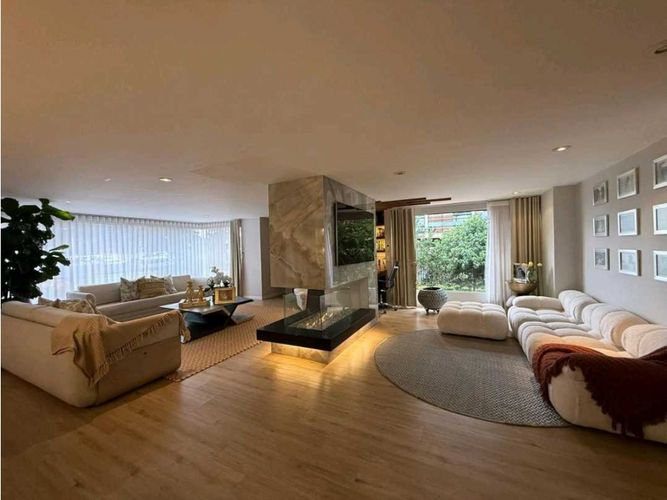 Apartamento de 3 alcobas en venta en Chicó Navarra, Bogotá, 190 m² · foto 7 de 21