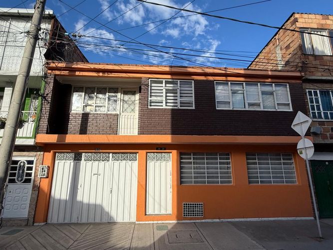 Casa en venta en Claret, Bogotá · foto 2 de 14