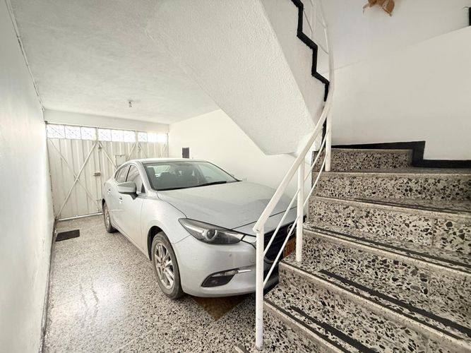 Casa en venta en Claret, Bogotá · foto 3 de 14