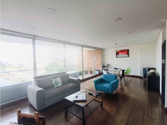 Apartamento de 3 alcobas en venta en Los Rosales, Bogotá, 219 m² · foto 2 de 24