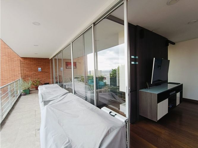 Apartamento de 3 alcobas en venta en Los Rosales, Bogotá, 219 m² · foto 16 de 24
