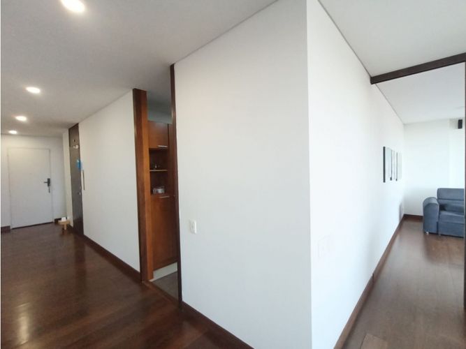 Apartamento de 3 alcobas en venta en Los Rosales, Bogotá, 219 m² · foto 20 de 24