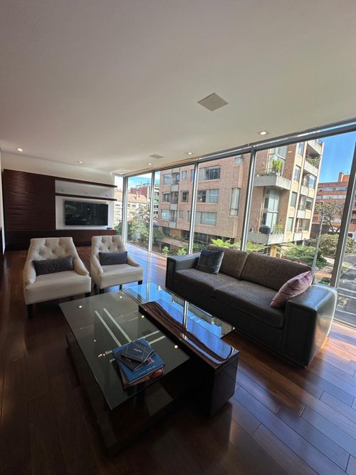 Apartamento de 3 alcobas en venta en Chicó Reservado, Bogotá, 303 m² · foto 2 de 24