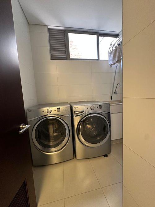 Apartamento de 3 alcobas en venta en Chicó Reservado, Bogotá, 303 m² · foto 18 de 24