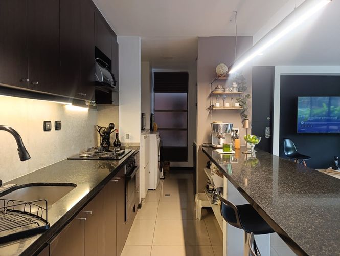 Apartamento de 2 alcobas en venta en El Poblado, Medellín, 104 m² · foto 4 de 17