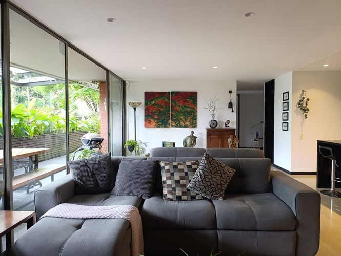 Apartamento de 2 alcobas en venta en El Poblado, Medellín, 104 m² · foto 1 de 17