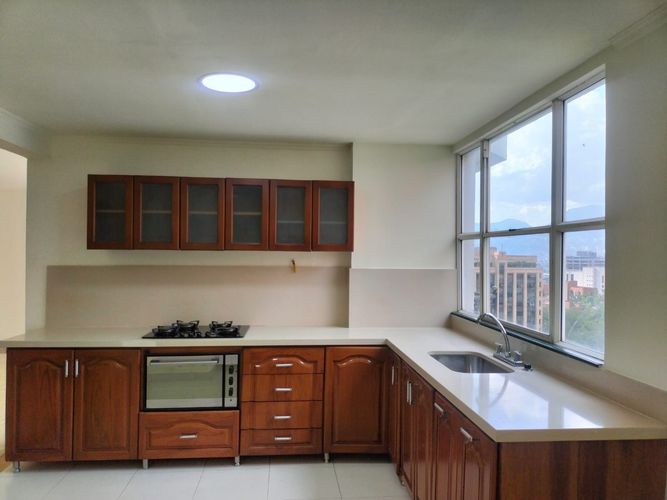Apartamento de 3 alcobas en venta en El Poblado, Medellín, 170 m² · foto 3 de 17