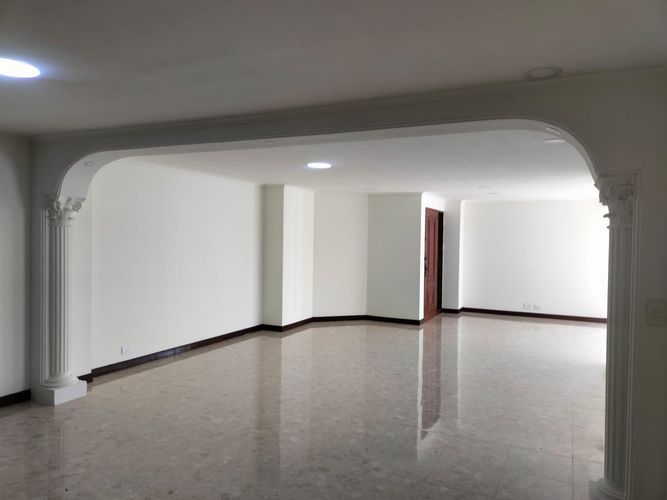 Apartamento de 3 alcobas en venta en El Poblado, Medellín, 170 m² · foto 2 de 17