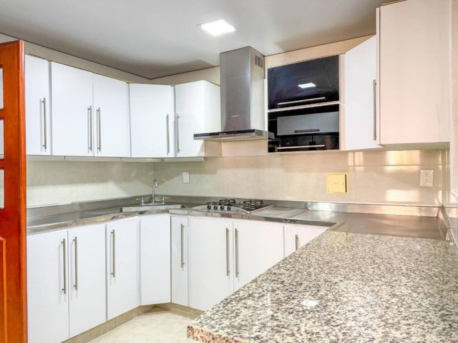 Apartamento de 3 alcobas en venta en Sotomayor, Bucaramanga, 265 m² · foto 2 de 21