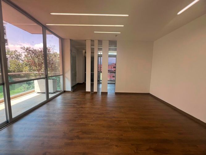 Oficina en arriendo en El Poblado, Medellín, 72 m² · foto 2 de 17