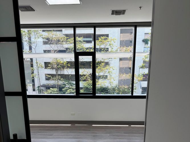 Oficina en arriendo en El Poblado, Medellín, 48 m² · foto 2 de 7
