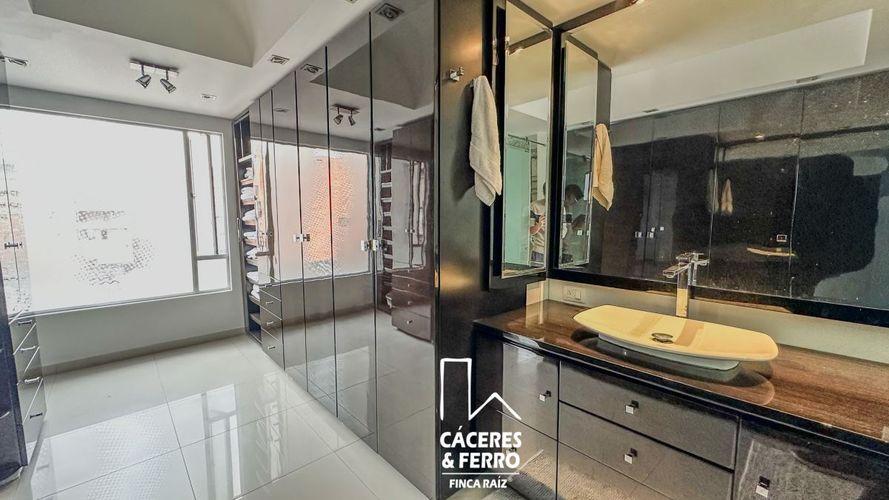 Apartamento de 3 alcobas en venta en Chicó Navarra, Bogotá, 159 m² · foto 17 de 23