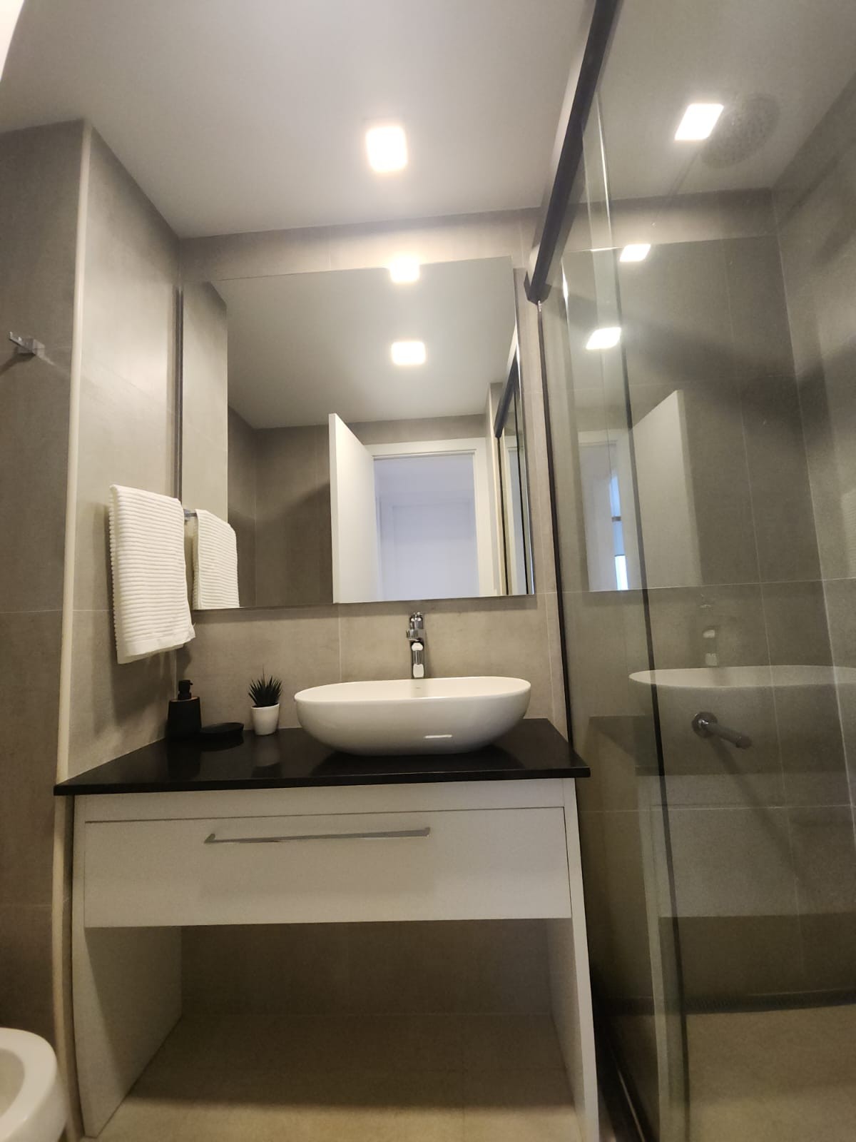 ALQUILO DEPARTAMENTO AMOBLADO de 2 dormitorios Edificio Feel Asunción — foto 3