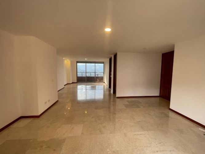 Apartamento de 3 alcobas en arriendo en El Tesoro, Medellín, 150 m² · foto 2 de 22