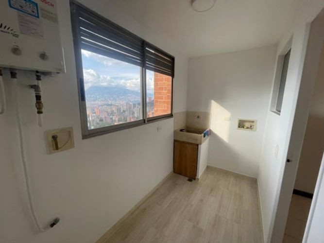 Apartamento de 3 alcobas en arriendo en El Tesoro, Medellín, 150 m² · foto 5 de 22