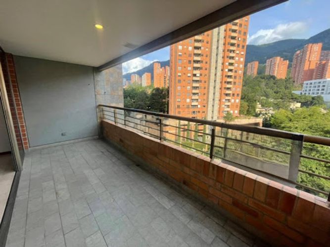 Apartamento de 3 alcobas en arriendo en El Tesoro, Medellín, 150 m² · foto 9 de 22