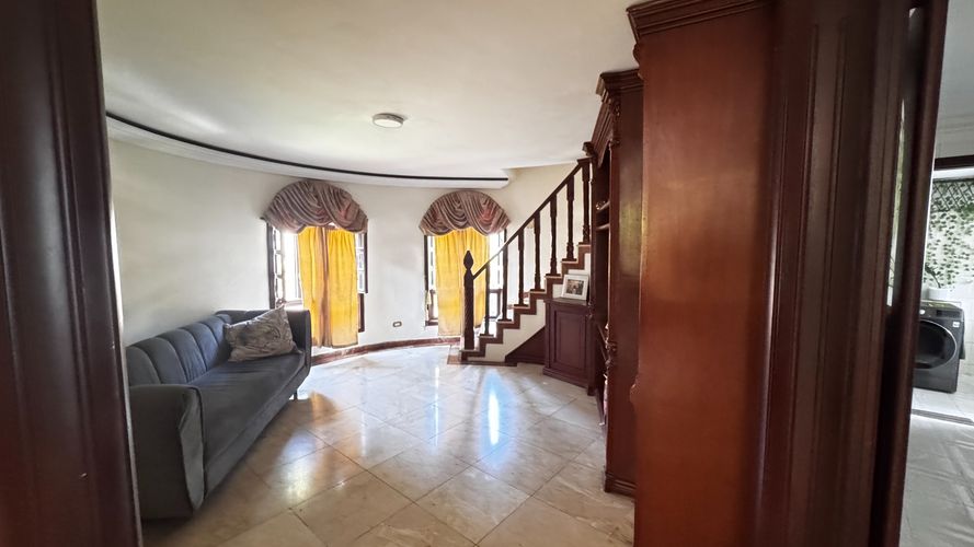 Casa de 4 alcobas en venta en Cuarto De Legua - Guadalupe, Cali, 450 m² · foto 3 de 24