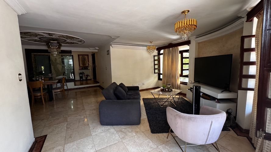 Casa de 4 alcobas en venta en Cuarto De Legua - Guadalupe, Cali, 450 m² · foto 2 de 24