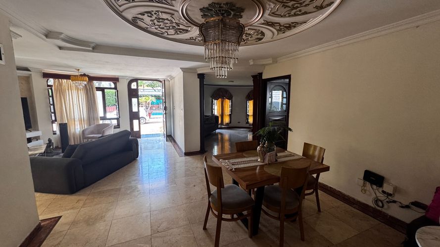 Casa de 4 alcobas en venta en Cuarto De Legua - Guadalupe, Cali, 450 m² · foto 4 de 24