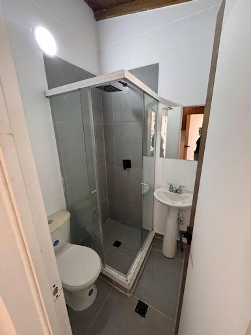 Casa de 3 alcobas en arriendo en San Lucas, Medellín, 170 m² · foto 8 de 20