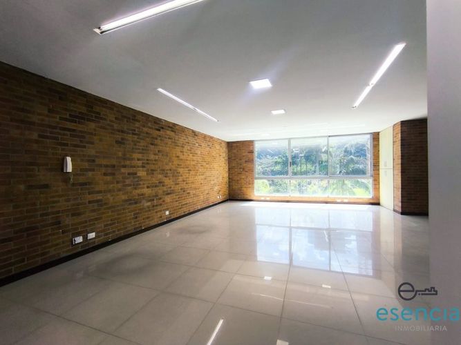 Oficina en arriendo en Loma De San Julian, Medellín, 60 m² · foto 2 de 10