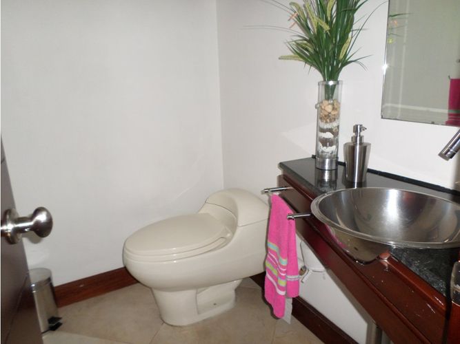Casa de 4 alcobas en venta en Cerros De Niza, Bogotá, 269 m² · foto 8 de 19