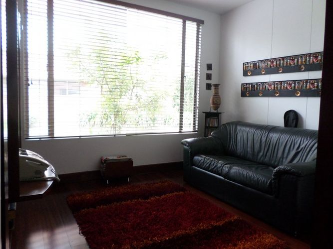 Casa de 4 alcobas en venta en Cerros De Niza, Bogotá, 269 m² · foto 9 de 19