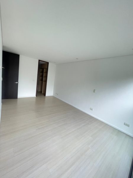 Apartamento en arriendo en Loma De Las Brujas, Envigado · foto 4 de 14