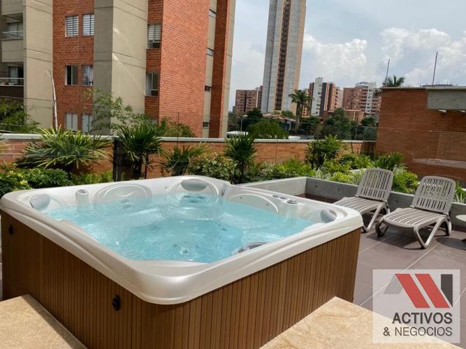 Apartamento de 3 alcobas en venta en Loma De San Jose, Sabaneta, 87 m² · foto 2 de 24