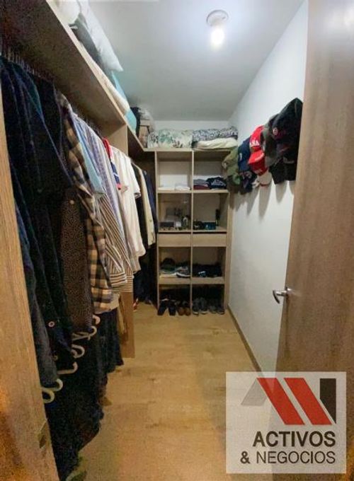 Apartamento de 3 alcobas en venta en Loma De San Jose, Sabaneta, 87 m² · foto 14 de 24