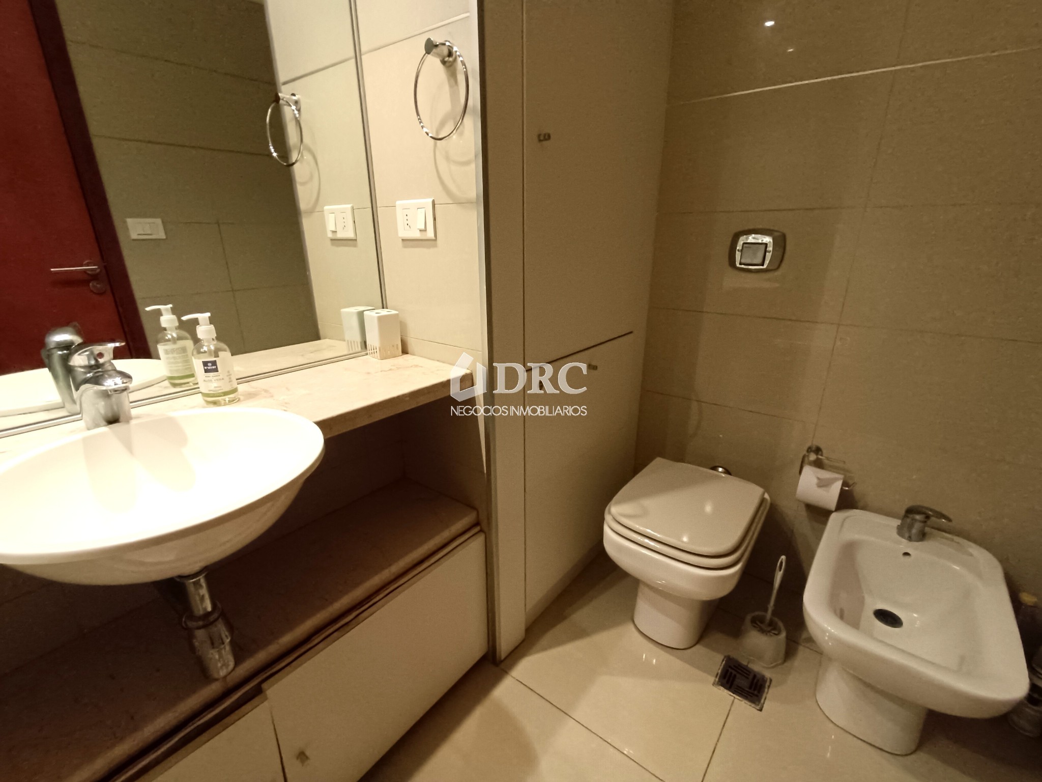 Estupendo apartamento sobre Av. Roosevelt, cerca de la playa, muy amplio y luminoso. - Vista 2