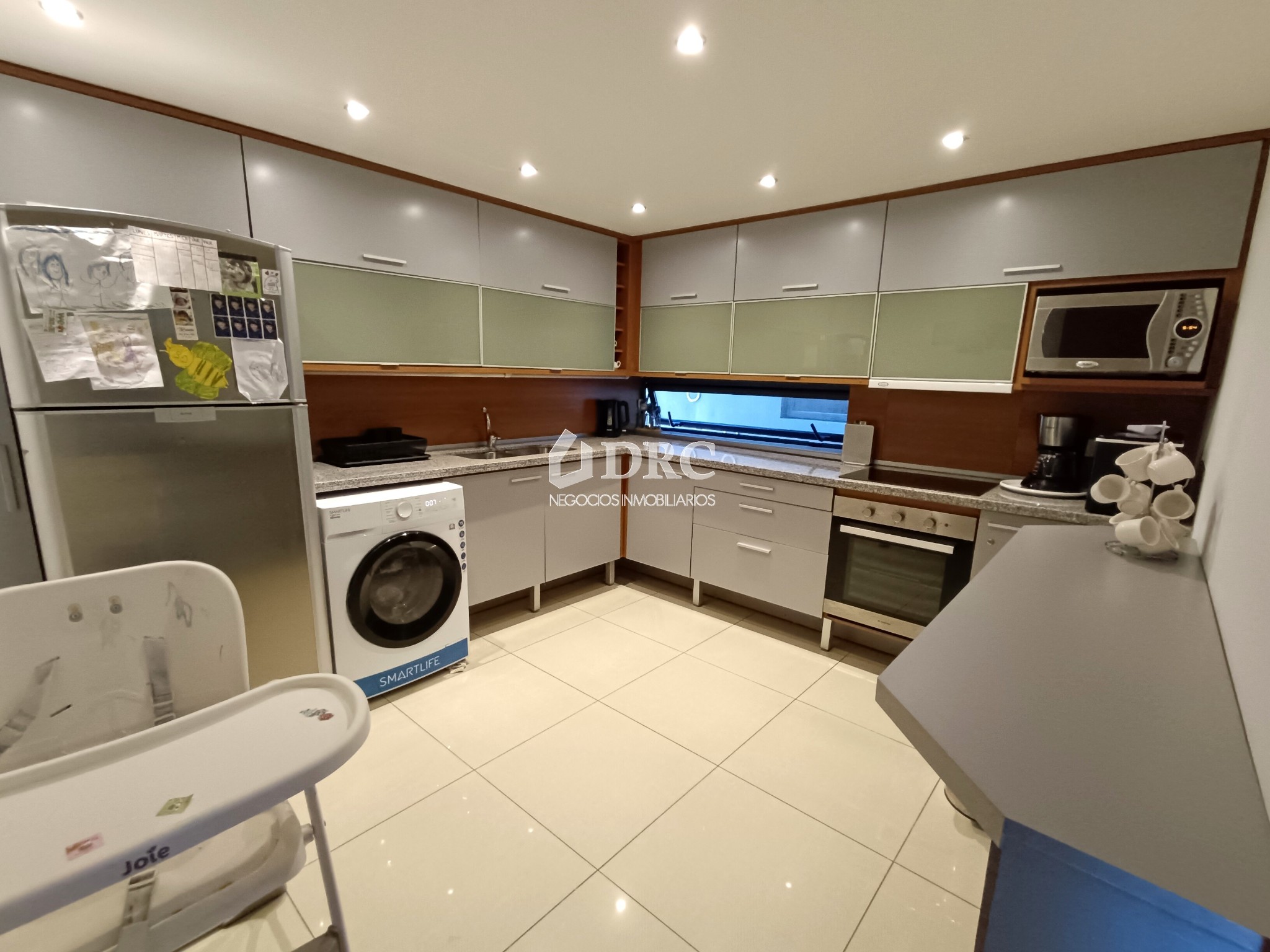 Estupendo apartamento sobre Av. Roosevelt, cerca de la playa, muy amplio y luminoso. - Vista 3