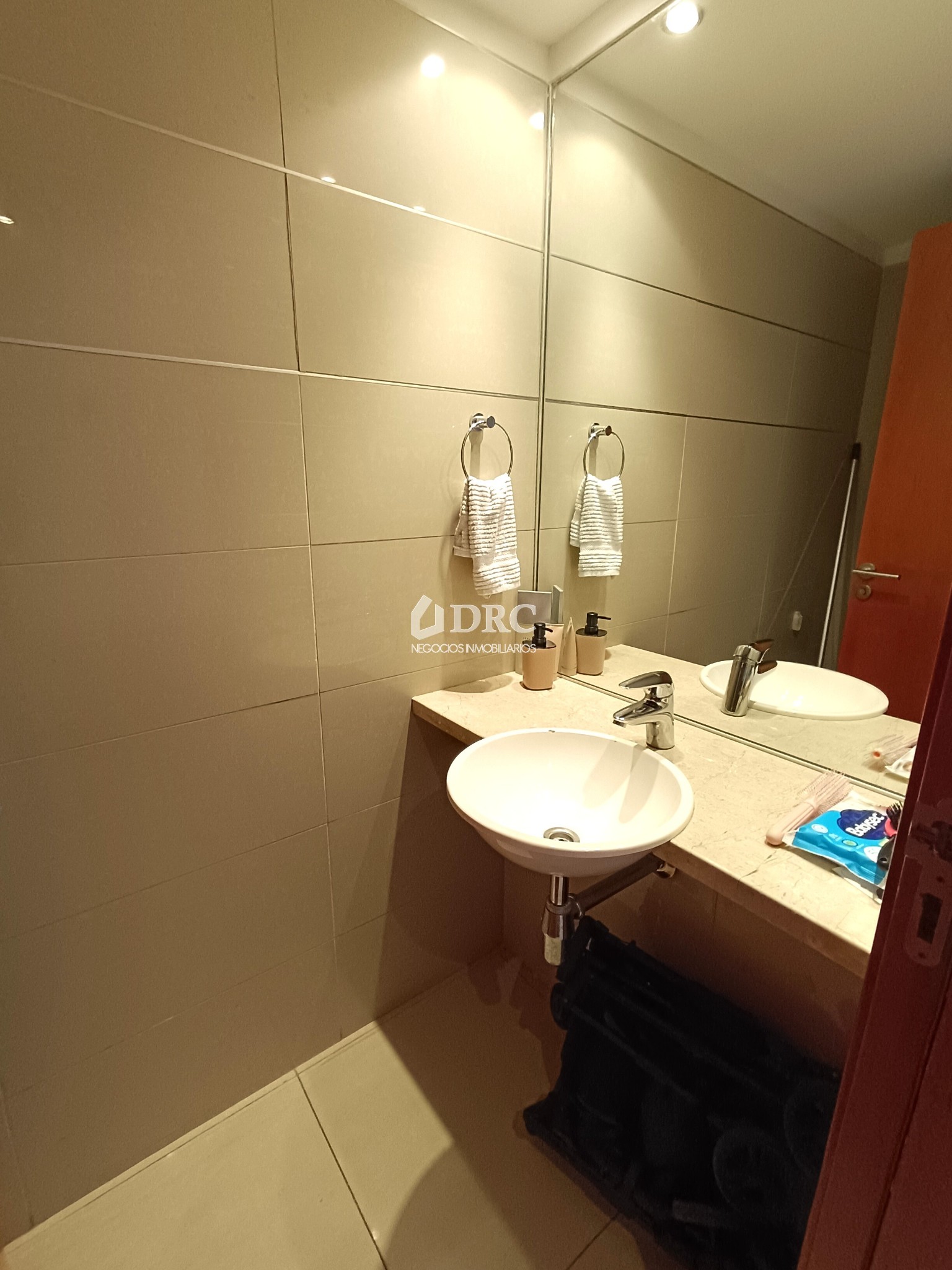 Estupendo apartamento sobre Av. Roosevelt, cerca de la playa, muy amplio y luminoso. - Vista 4