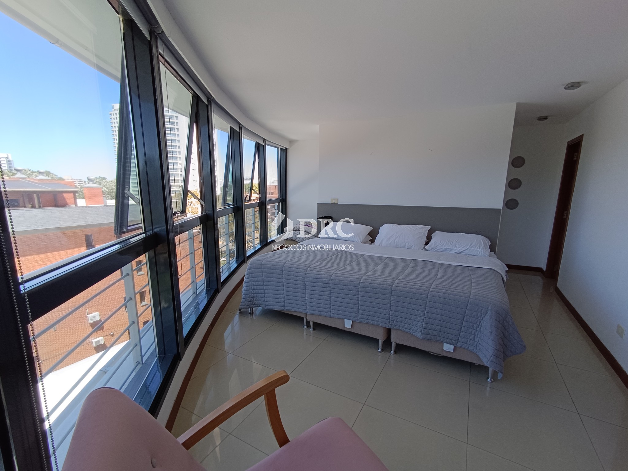 Estupendo apartamento sobre Av. Roosevelt, cerca de la playa, muy amplio y luminoso. - Vista 5