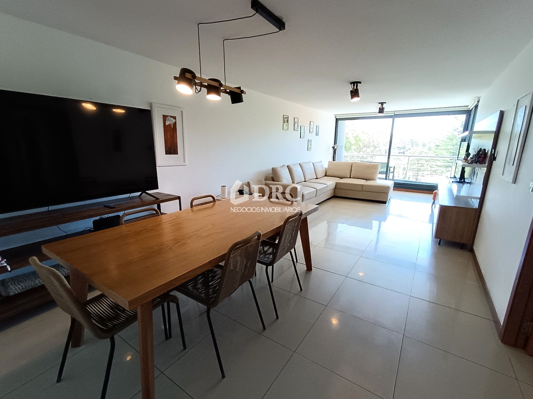 Estupendo apartamento sobre Av. Roosevelt, cerca de la playa, muy amplio y luminoso. - Vista 6
