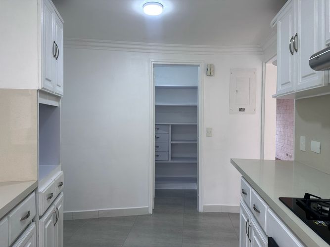 Apartamento de 3 alcobas en arriendo en El Poblado, Medellín, 150 m² · foto 5 de 20
