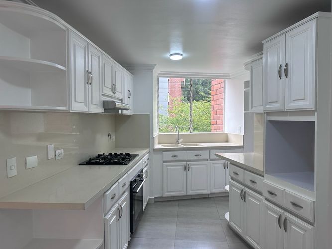 Apartamento de 3 alcobas en arriendo en El Poblado, Medellín, 150 m² · foto 4 de 20