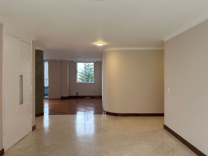 Apartamento de 3 alcobas en arriendo en El Poblado, Medellín, 150 m² · foto 3 de 20