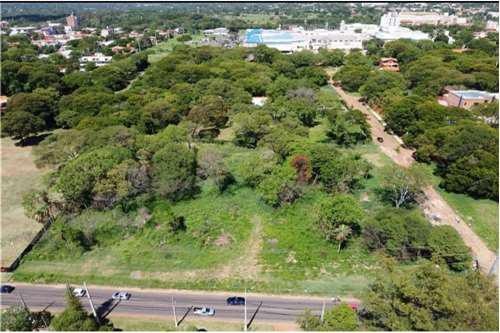 D.G. En venta terreno de gran dimensión sobre Laguna Grande, a pasos del Shopping Pinedo — foto 2
