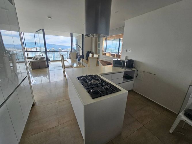 Apartamento de 3 alcobas en venta en Lagos Del Cacique, Bucaramanga, 163 m² · foto 3 de 13