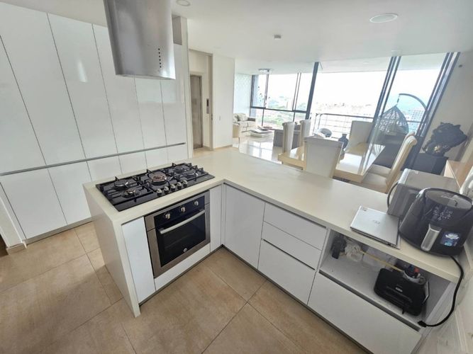 Apartamento de 3 alcobas en venta en Lagos Del Cacique, Bucaramanga, 163 m² · foto 4 de 13