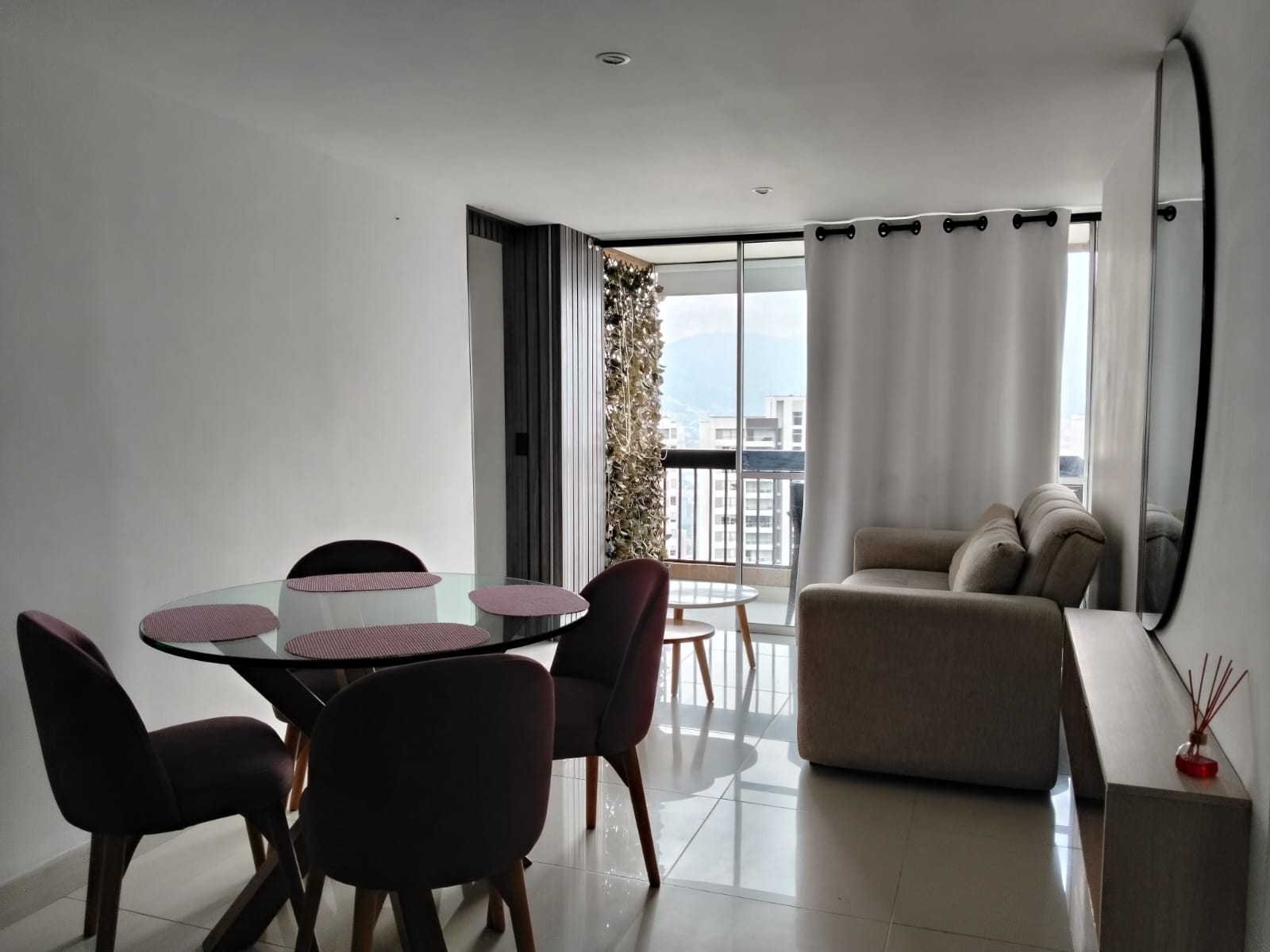 Apartamento en arriendo en El Poblado, Medellín · foto 3 de 19