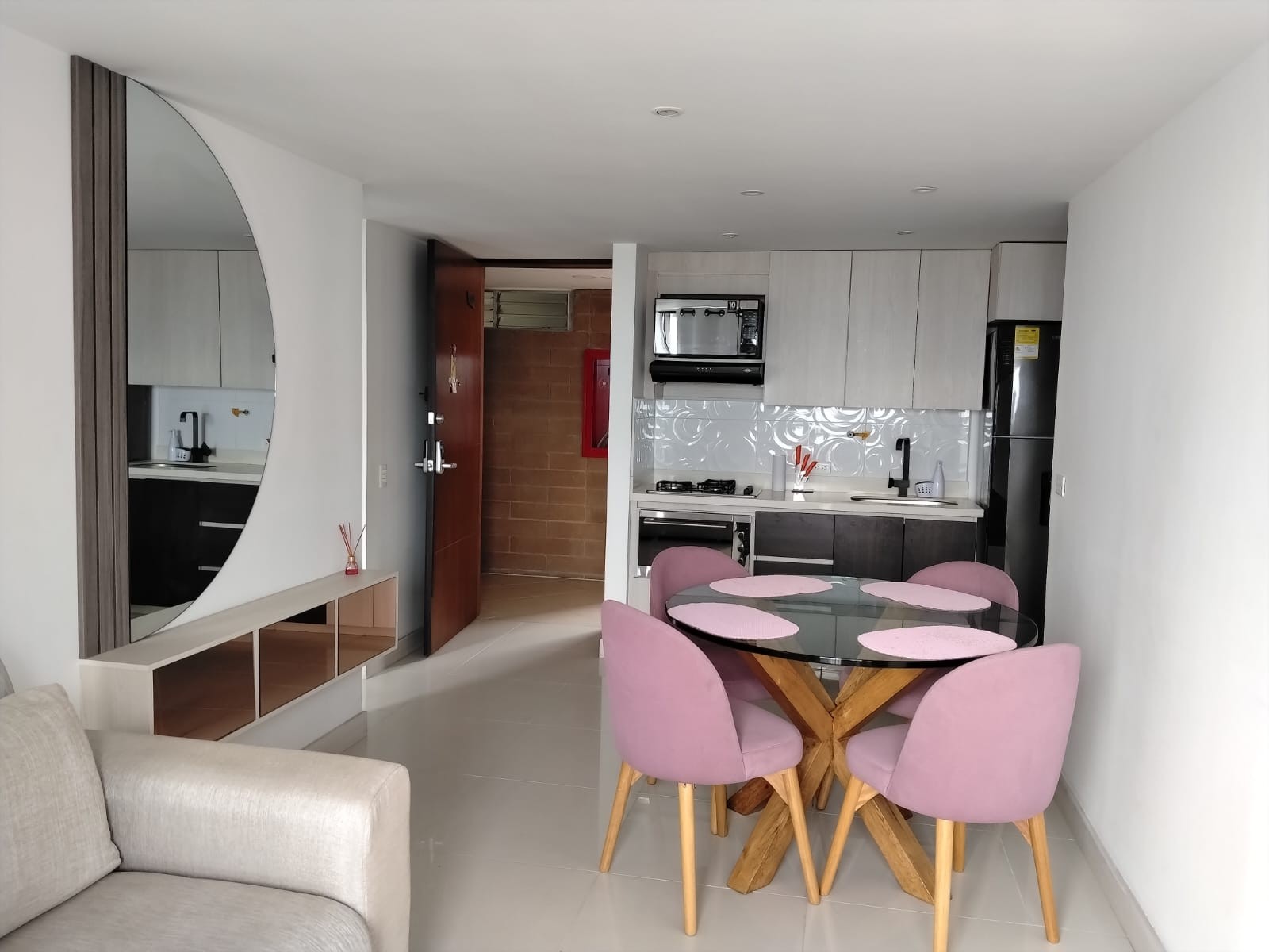 Apartamento en arriendo en El Poblado, Medellín · foto 5 de 19